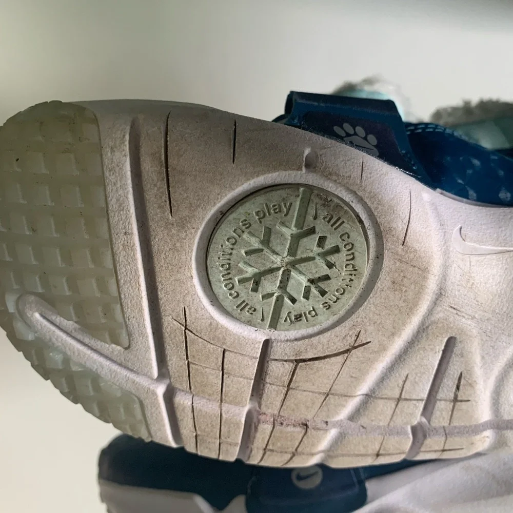 Nike Aqua Navy girls Winter Boots All Conditions Play ACG Sherpa lined 2.5 Y